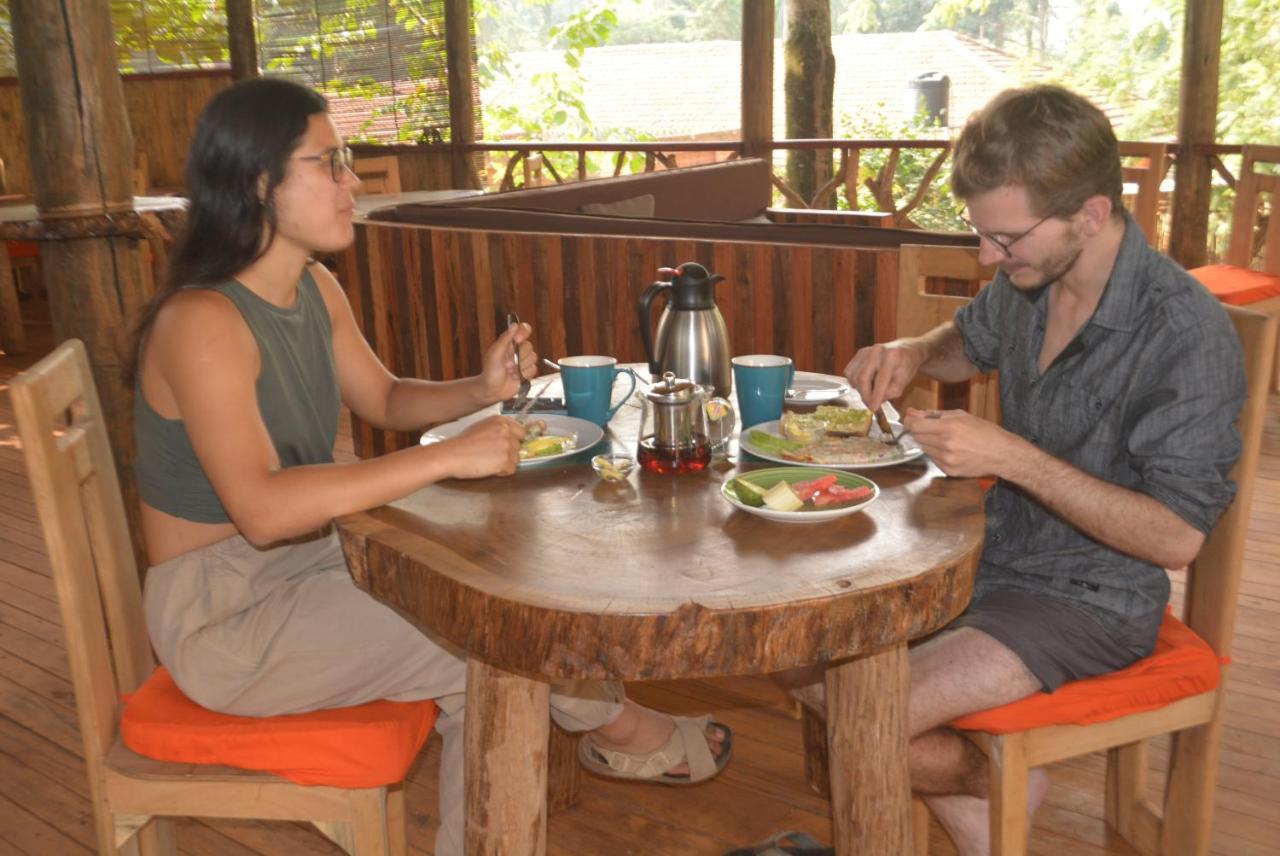 Jinja Backpackers Hostel Exterior photo