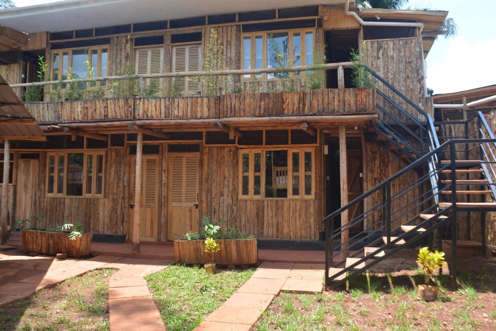 Jinja Backpackers Hostel Exterior photo