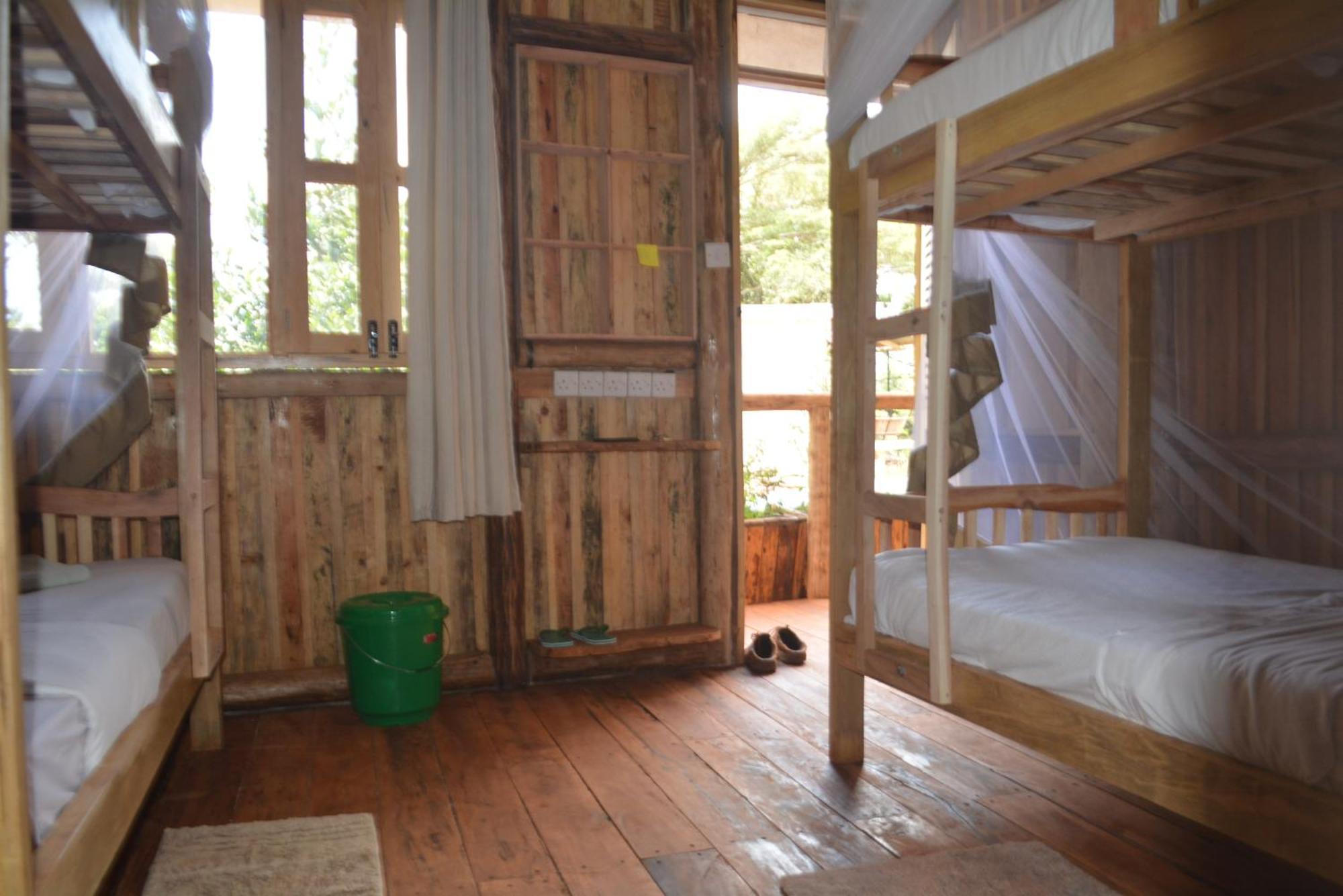 Jinja Backpackers Hostel Exterior photo